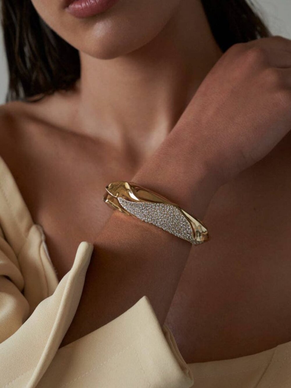Lili Claspe Cuff - Picture 2 of 6